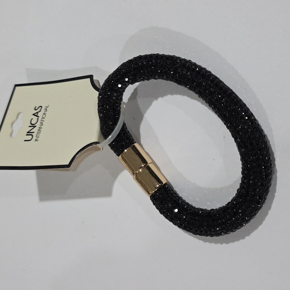 Black Crystal Bracelet w/ Gold Magnetic Clasp – Elegant Luxe Fashion Jewelry - Picture 3 of 8